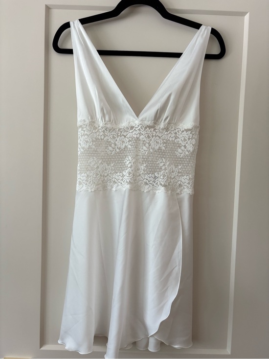 La Vie En Rose Other - La Vie En Rose White V-Neck Lace Slip/Nightie